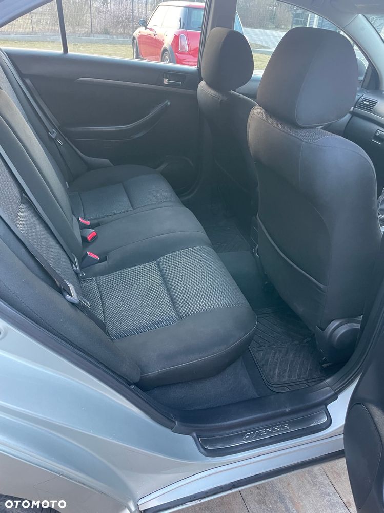 Toyota Avensis 2.2 D-4D Sol - 11