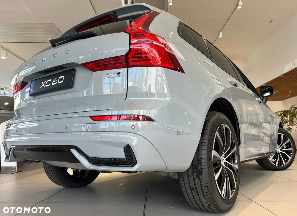 Volvo XC 60 B5 B AWD Plus Black Edition - 8