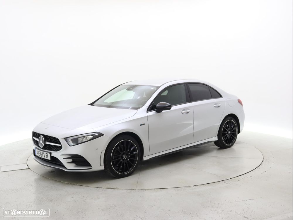Mercedes-Benz A 250 Limousine e AMG Line - 1