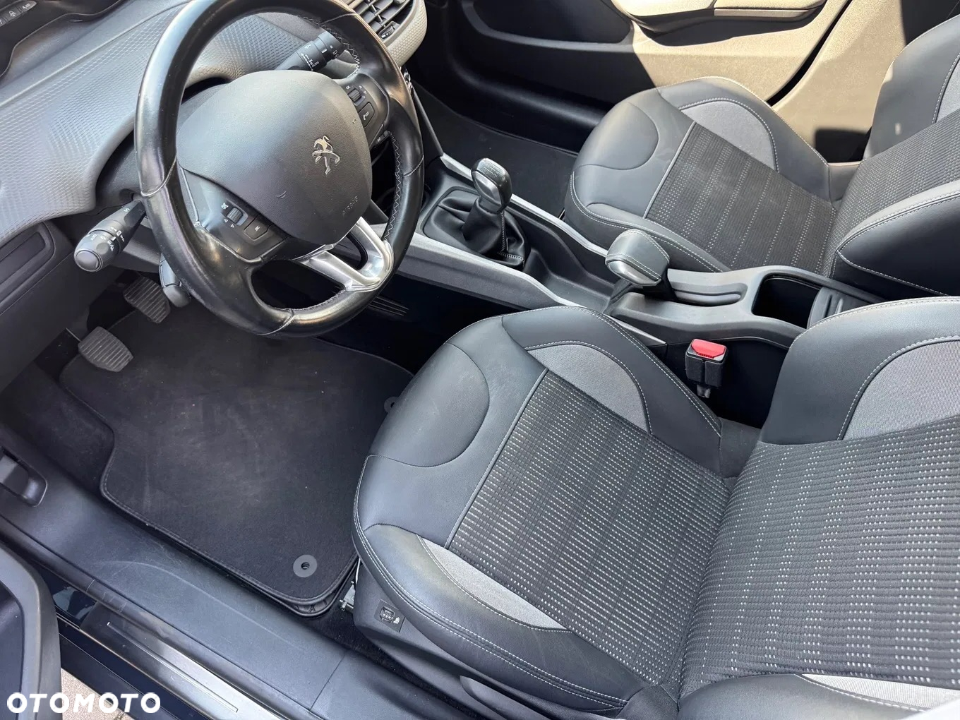 Peugeot 2008 1.2 Pure Tech Active S&S - 24