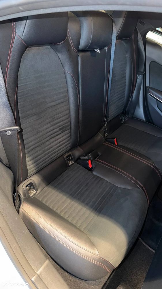 Mercedes-Benz CLA 220 4-Matic AMG Line - 14
