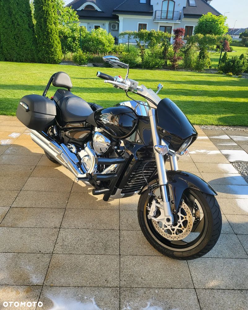 Suzuki Intruder - 1