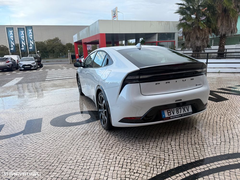 Toyota Prius 2.0 Plug-in Premium - 6