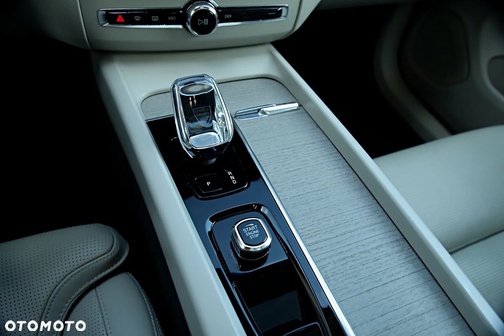 Volvo XC 60 B4 D AWD Plus Dark - 33