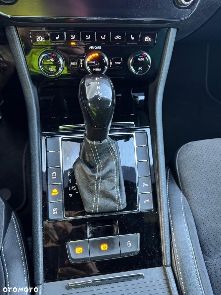 Skoda Superb 2.0 TSI 4x4 DSG SportLine - 32