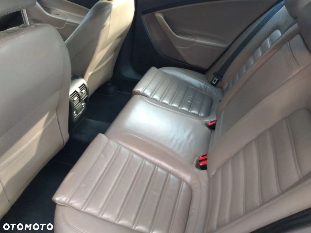 Volkswagen Passat 2.0 TDI Highline DSG - 8