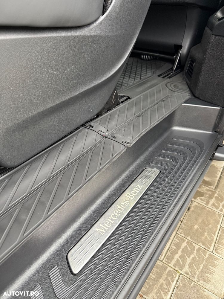 Mercedes-Benz V - 12