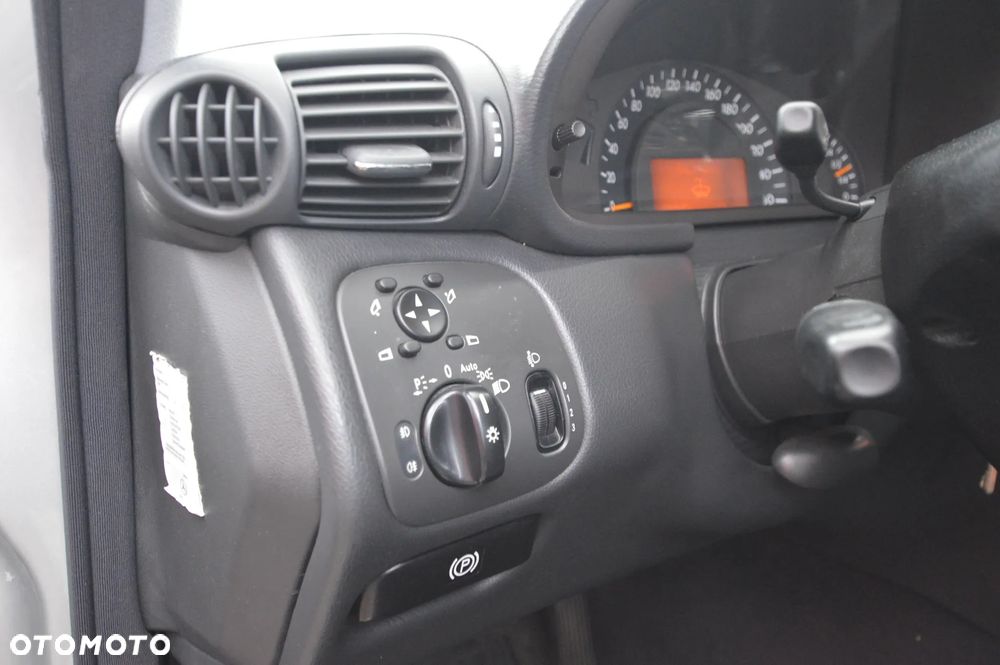 Mercedes-Benz Klasa C 180 Kompressor Classic - 11