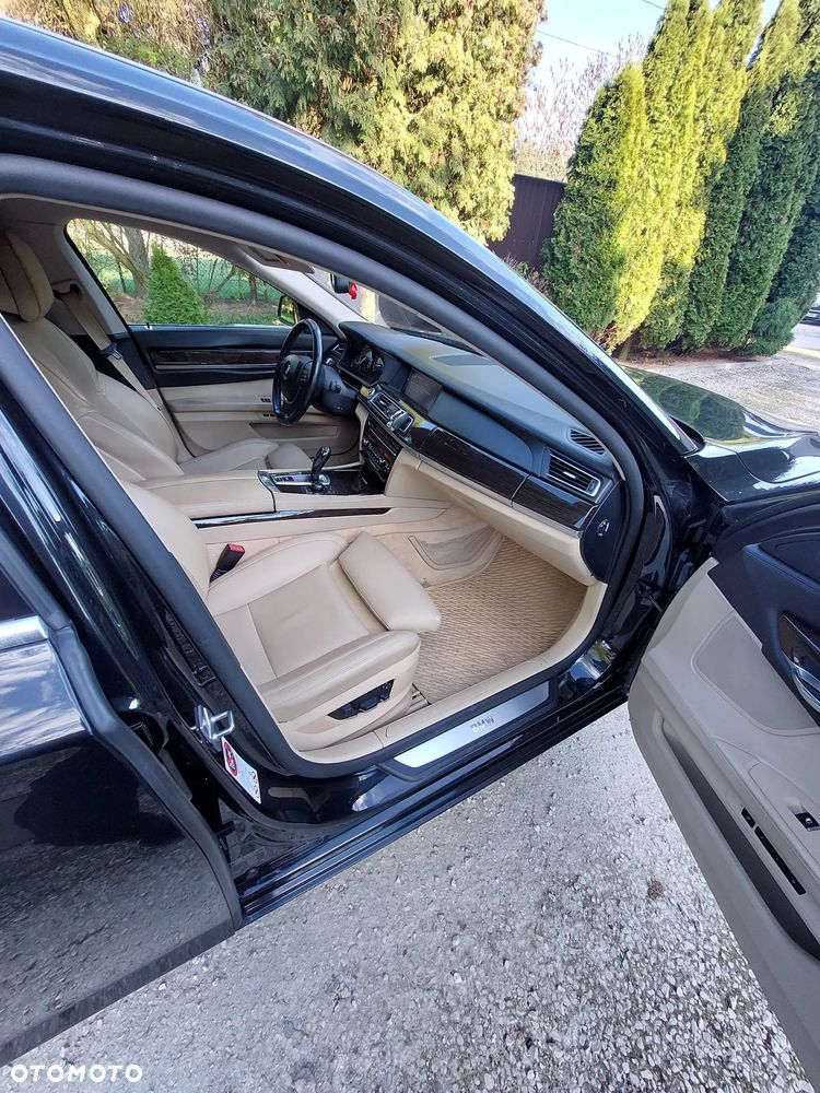 BMW Seria 7 750i L - 21
