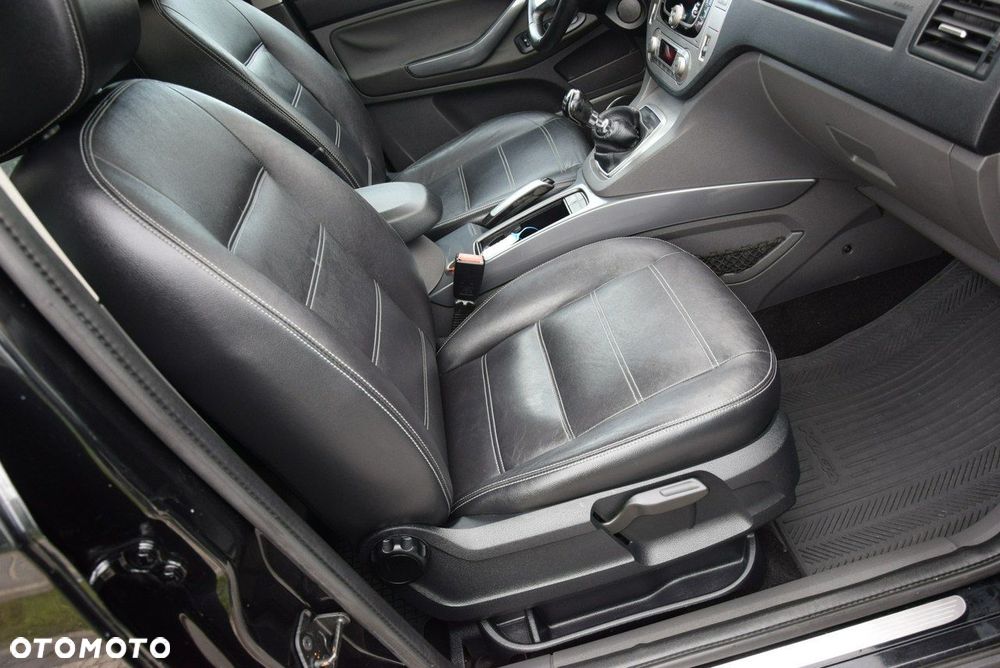 Ford Kuga 2.0 TDCi 2x4 Titanium - 37