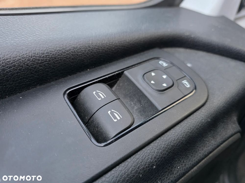 Mercedes-Benz Sprinter - 25