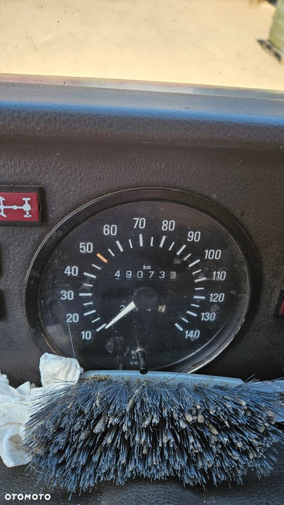 Mercedes-Benz 208 - 13