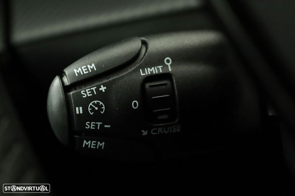 Peugeot 208 1.2 PureTech Style - 18
