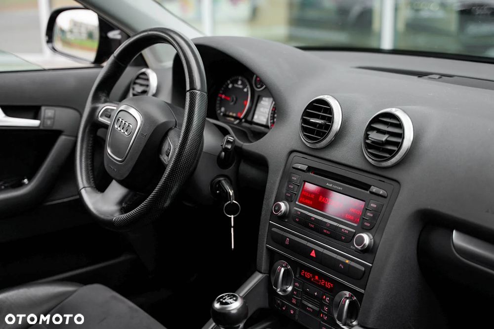 Audi A3 Sportback 1.6 TDI S line Sportpaket - 34