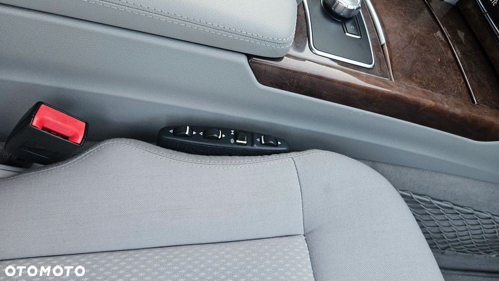 Mercedes-Benz Klasa E 300 CDI DPF BlueEFFICIENCY 7G-TRONIC Elegance - 13