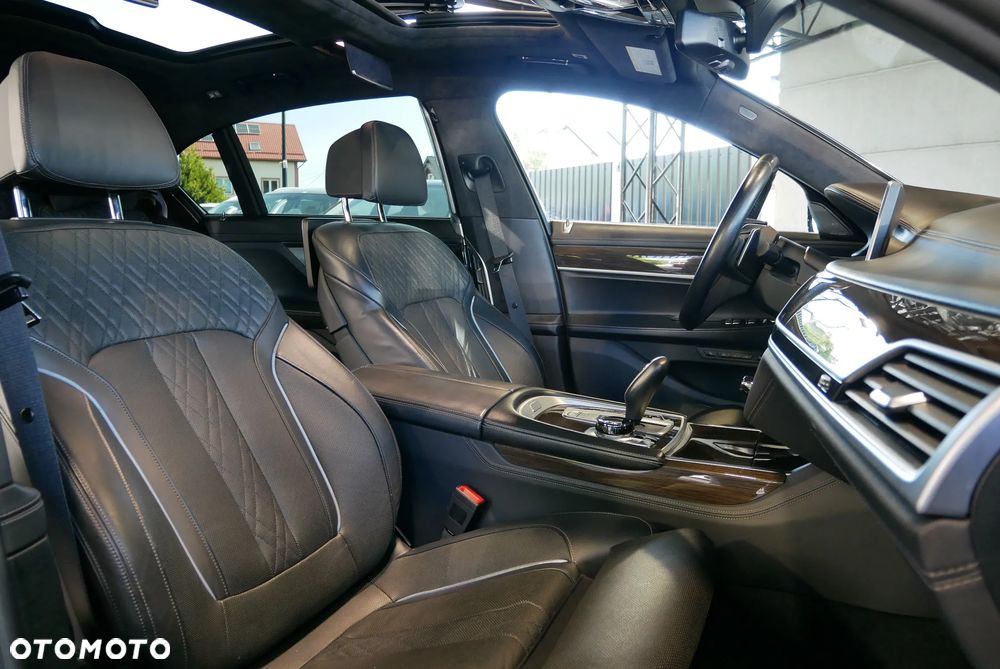 BMW Seria 7 750Li xDrive - 13