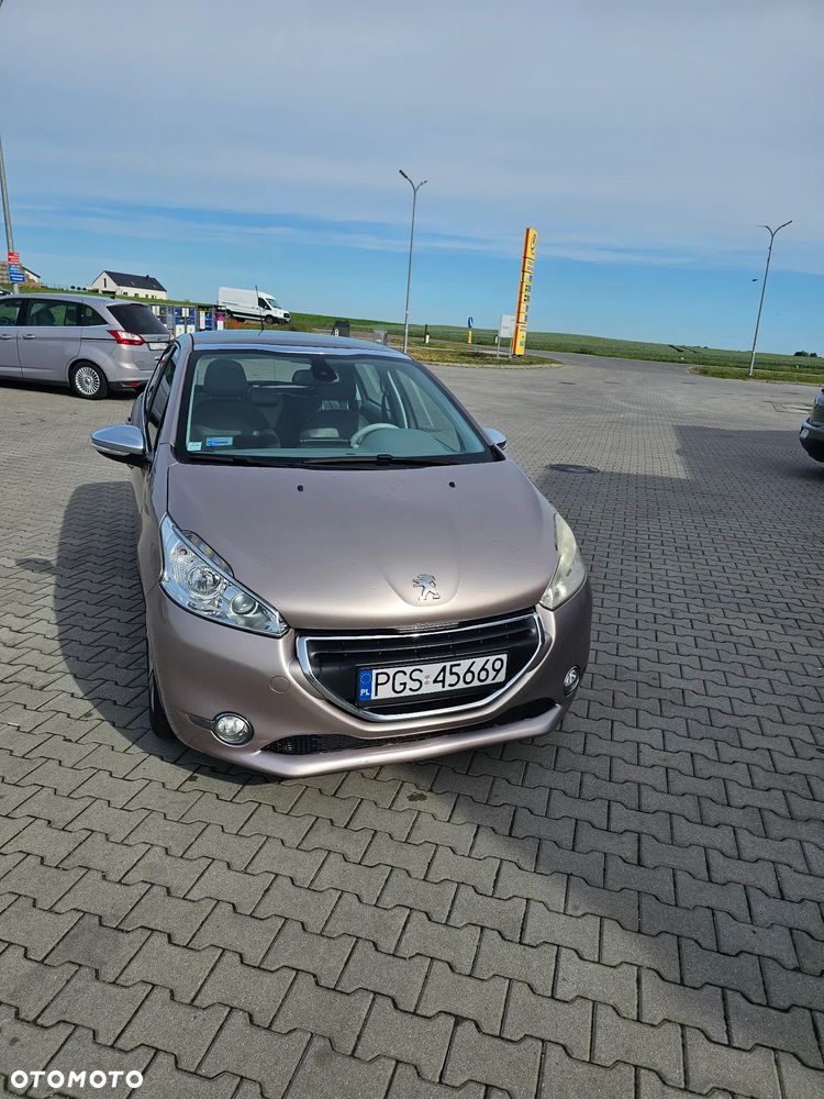 Peugeot 208 - 1