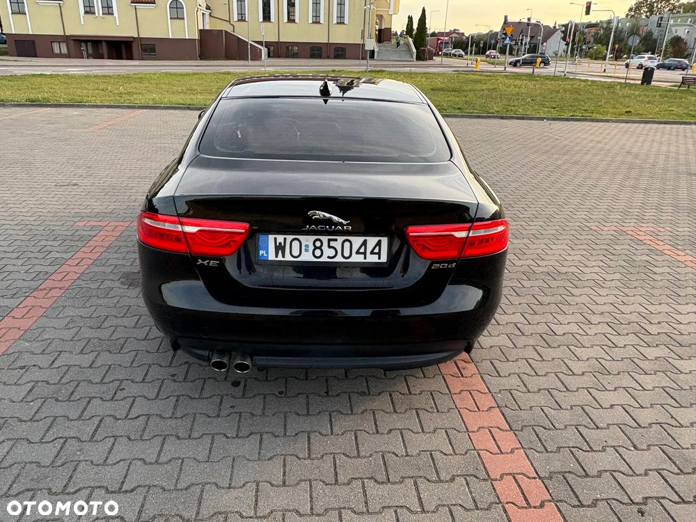 Jaguar XE 2.0 D Prestige - 10