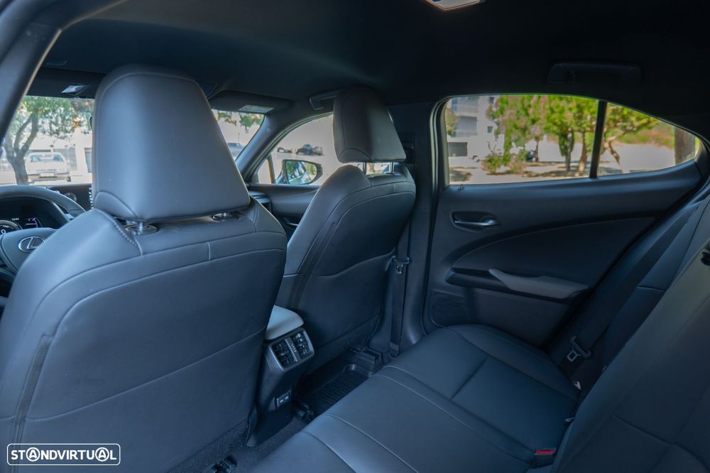 Lexus UX Special Edition (LCA) — fotografia 24