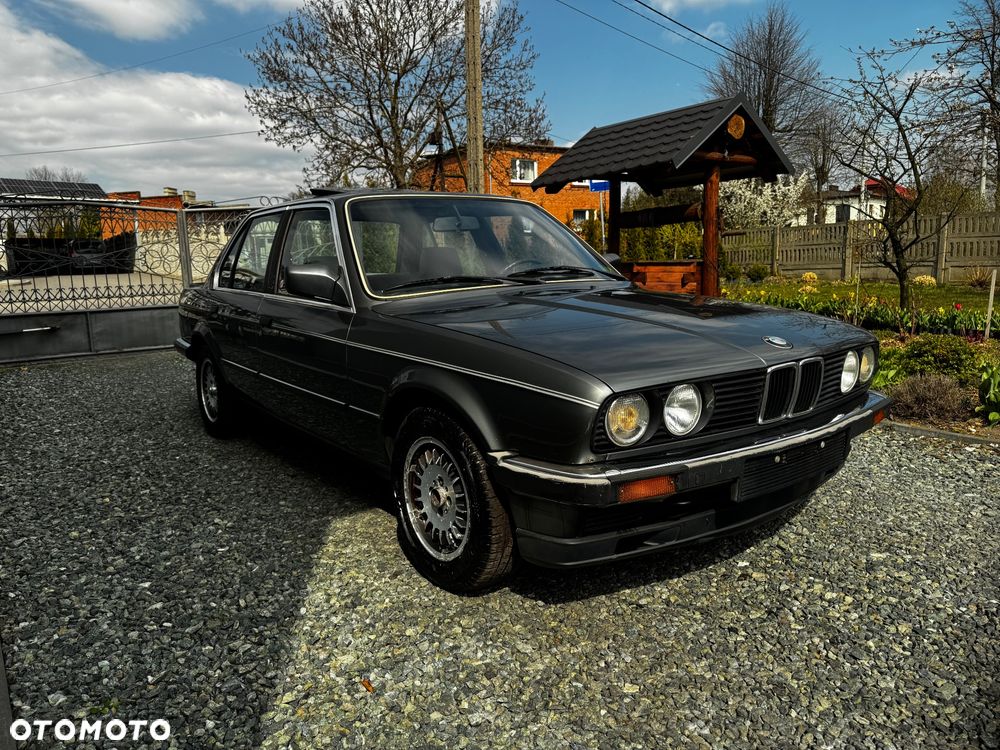 BMW Seria 3 318i - 1