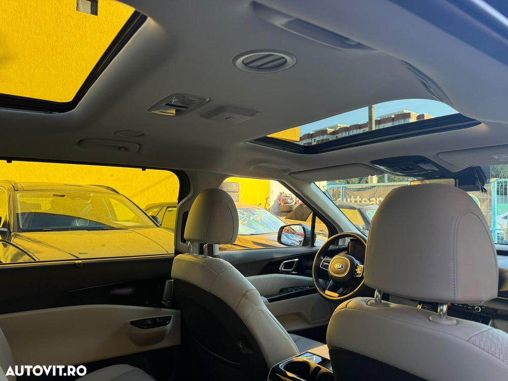 Kia Carnival - 12