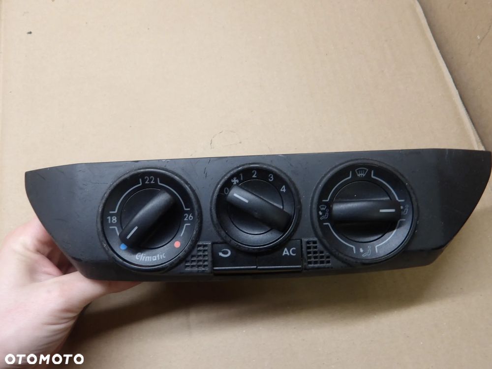 VW POLO IV 9N 3D 1.4B PANEL NAWIEWU KLIMATYZACJI 6Q0820075C - 1