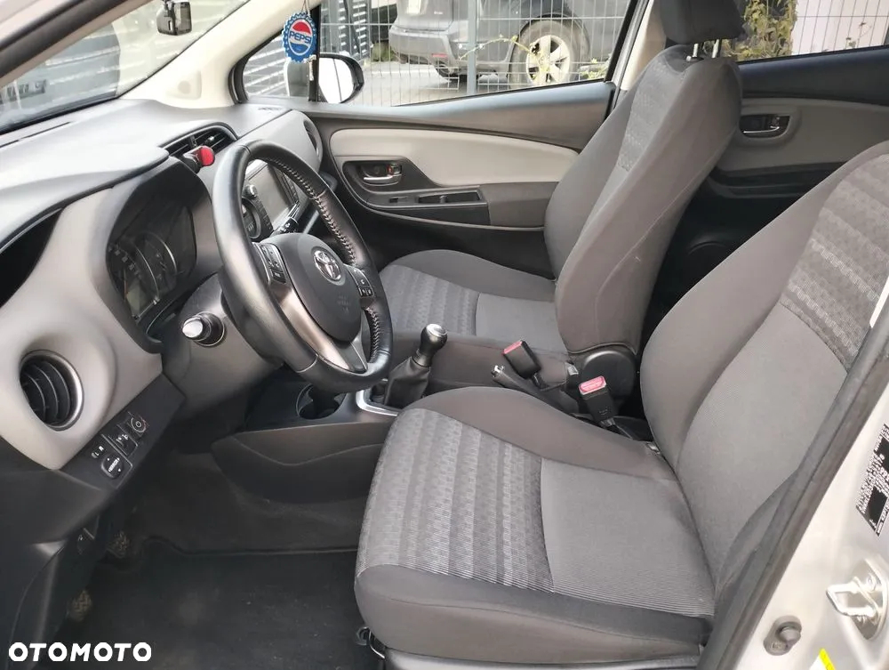 Toyota Yaris 1.0 Premium - 9