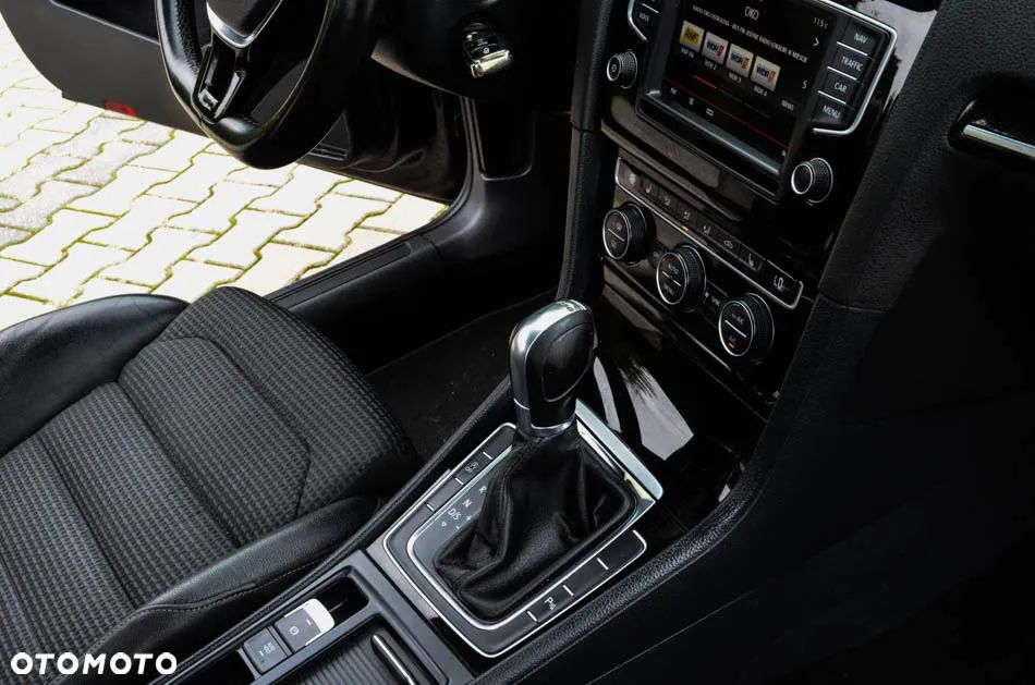 Volkswagen Golf Variant 2.0 TDI BlueMotion Technology DSG Highline - 39