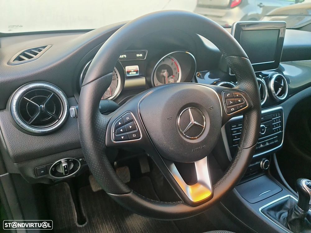 Mercedes-Benz CLA 180 d Shooting Brake Urban - 8