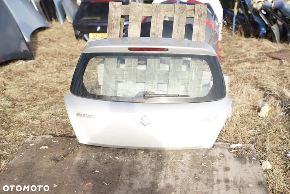 Klapa bagażnika tył Suzuki Swift V MK.7 ZCC - 1