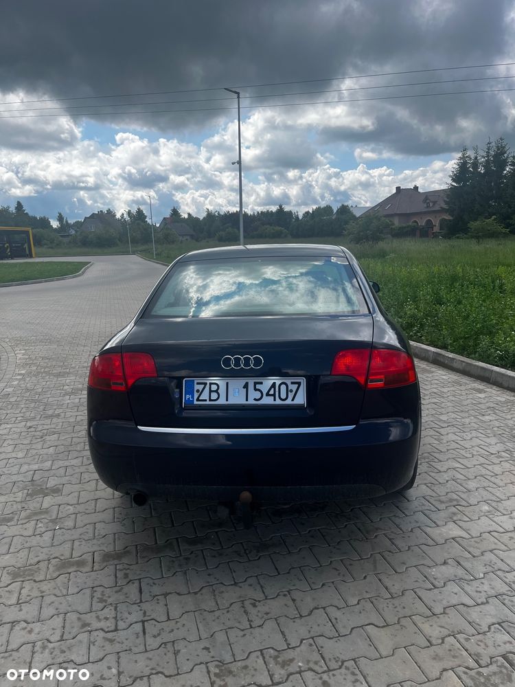 Audi A4 Limousine - 4