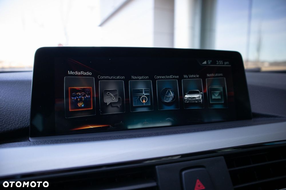 BMW Seria 3 330i xDrive M Sport - 32