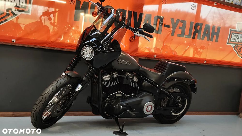 Harley-Davidson Softail Street Bob - 1