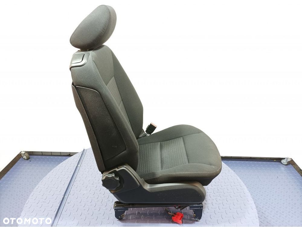 MERCEDES B W245 FOTEL PASAŻERA PRZÓD PRAWY EU - 4