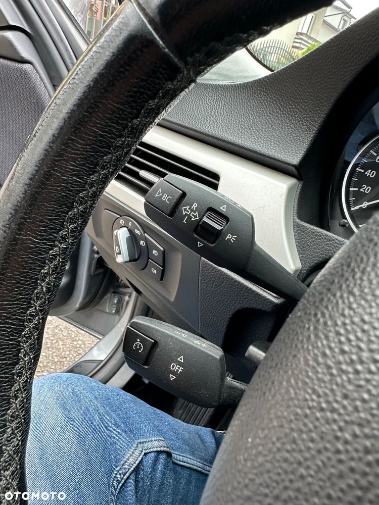 BMW Seria 3 318i - 28