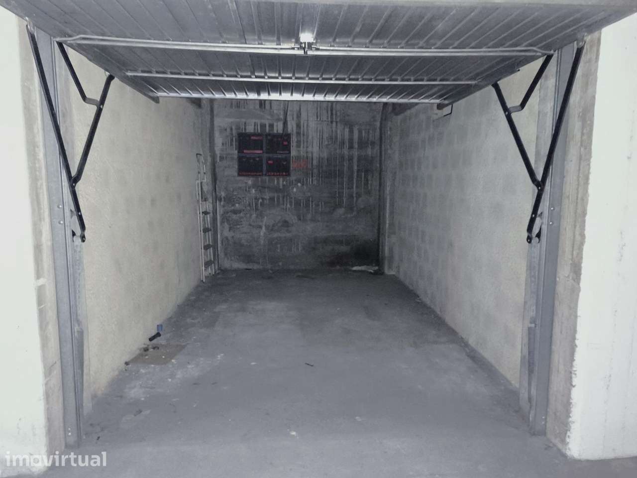Garagem / Box Fechada à Venda – Santa Clara, Lisboa - Grande imagem: 3/7