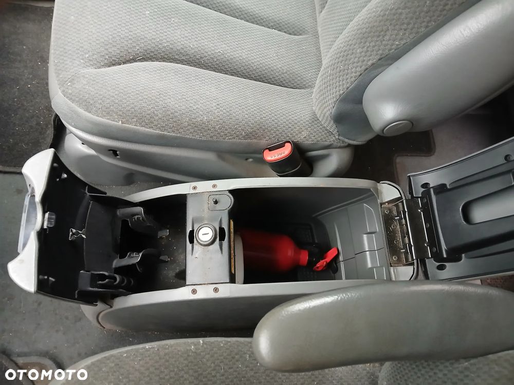 Chrysler Grand Voyager 2.8 CRD SE - 9
