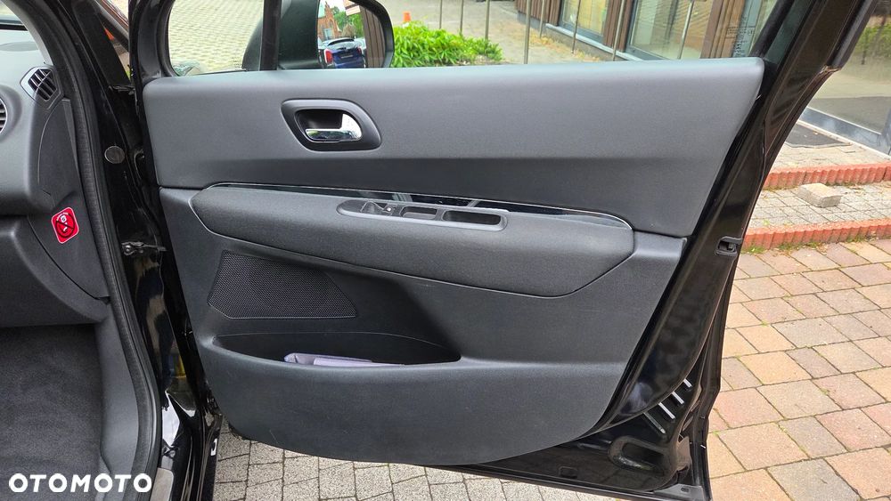 Peugeot 5008 HDI 150 Allure - 27