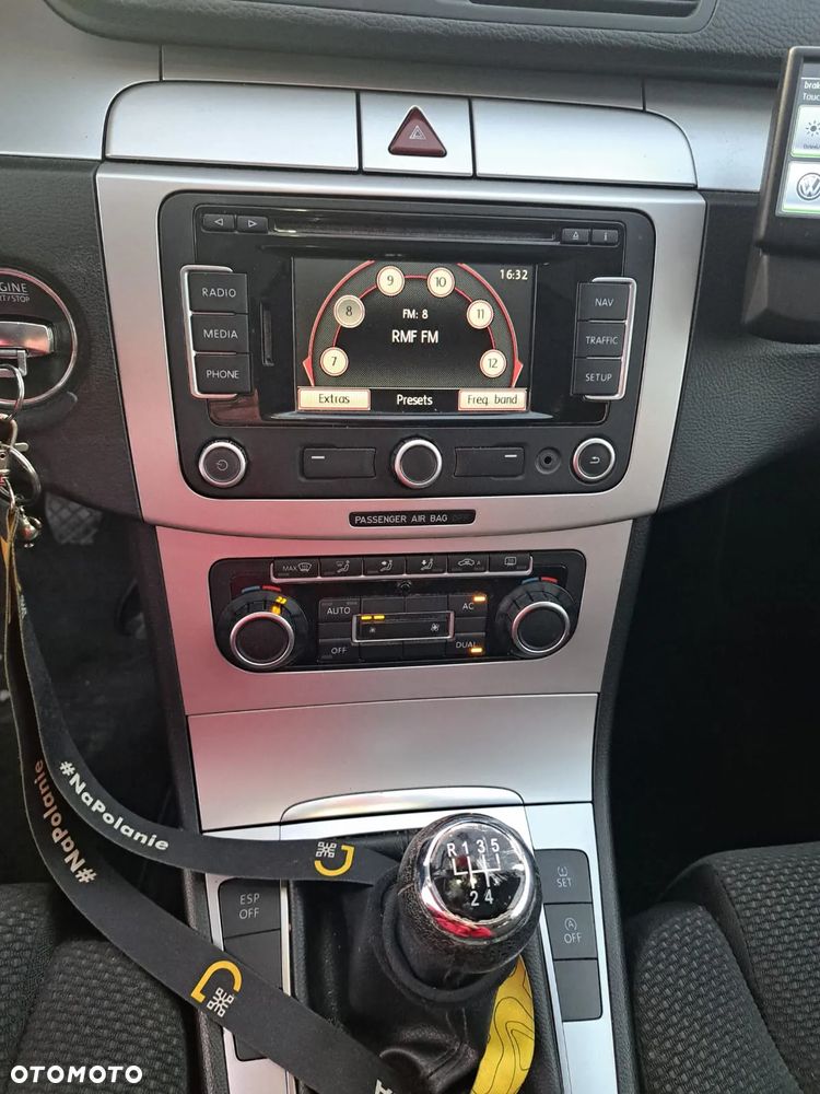 Volkswagen Passat 1.6 TDI DPF BlueMot Comfortline - 12