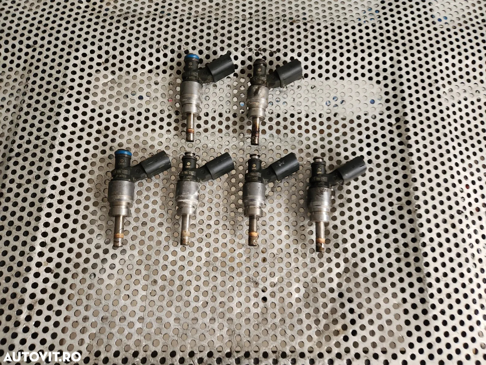 Injectoare Injector Audi A5 S5 RS5 A6 RS6 A4 RS4 Q7 A8 Vw Touareg 4.2 FSI Motor CAU Euro 5 Cod C - - 5