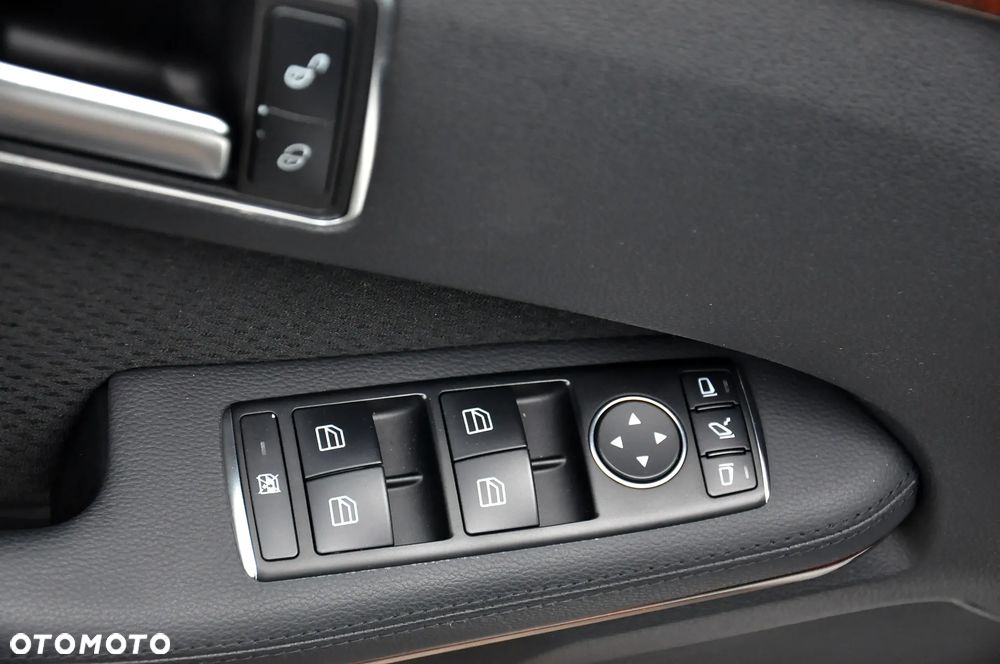Mercedes-Benz Klasa E 250 CGI BlueEFFICIENCY 7G-TRONIC Elegance - 29