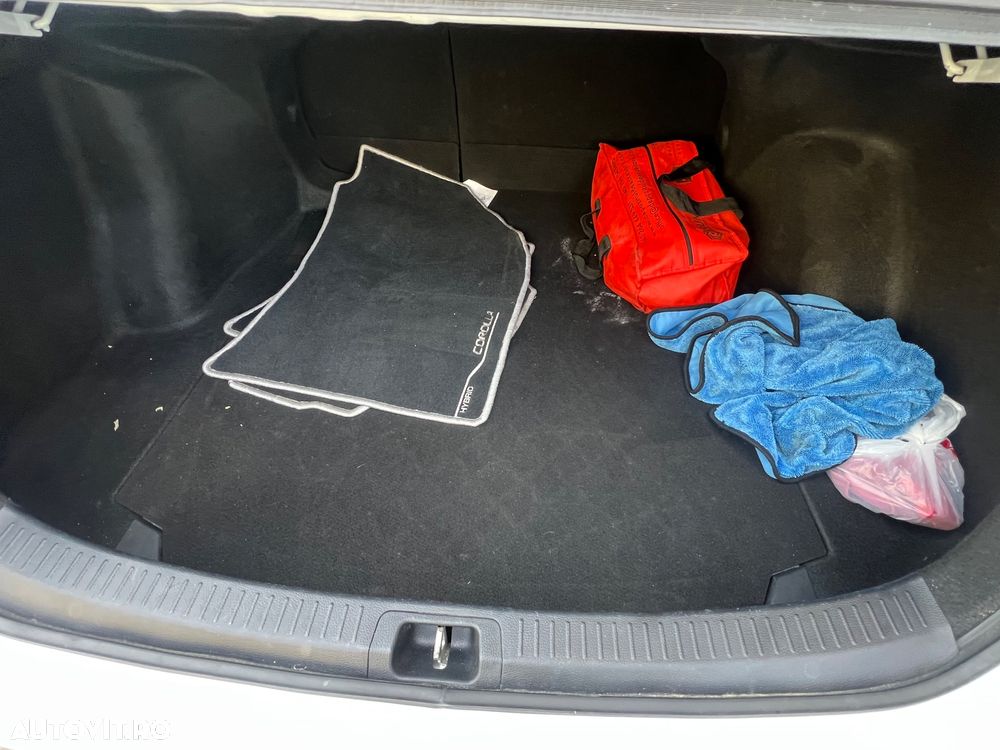 Toyota Corolla 1.8 HSD Dynamic - 8