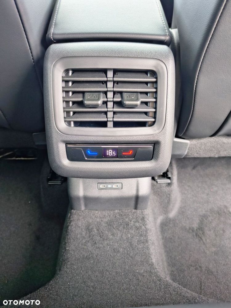 Volkswagen T-Roc - 34