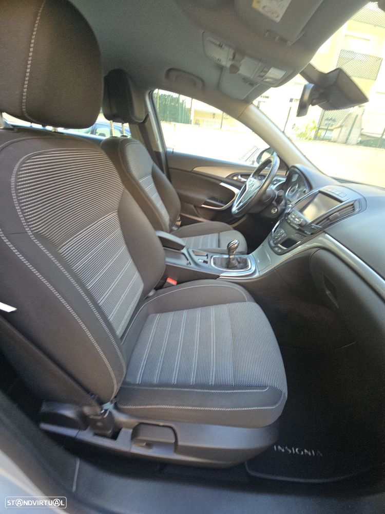 Opel Insignia 1.6 CDTI executive S/S - 25
