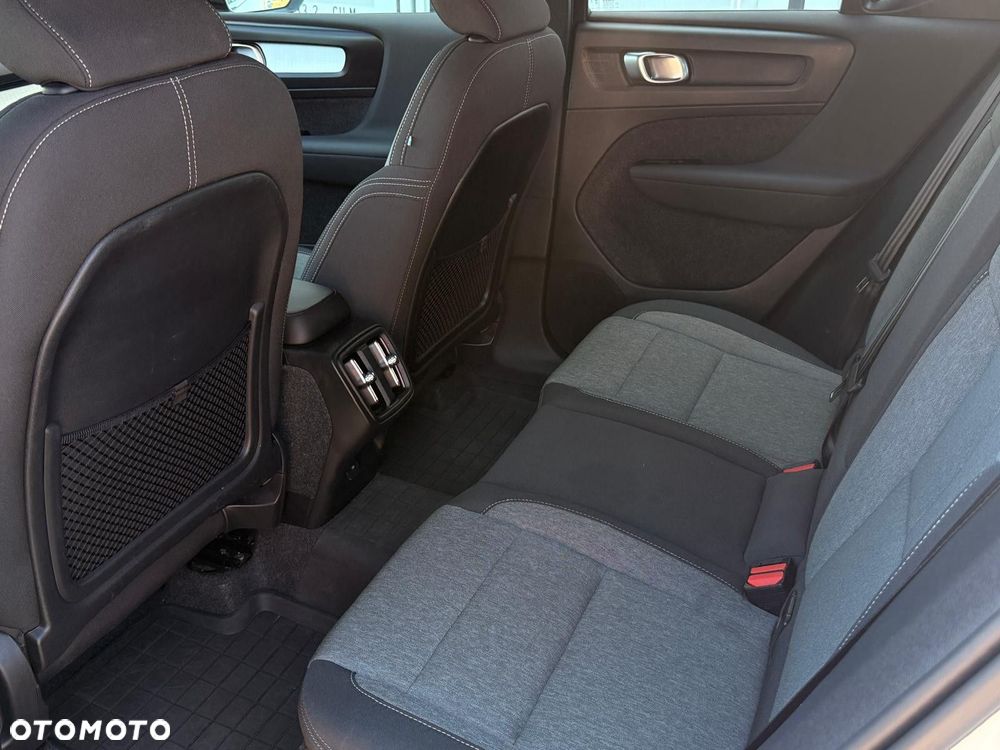 Volvo XC 40 B3 Plus Dark - 26