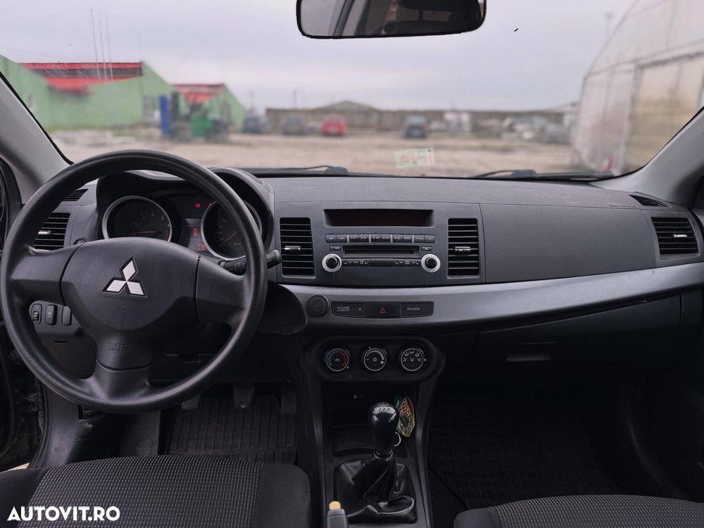 Mitsubishi Lancer Sportback 1.6 Invite A80 - 2