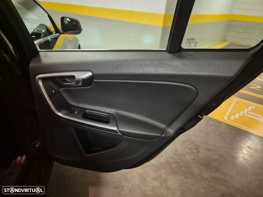 Volvo V60 1.6 D2 Momentum Eco - 35