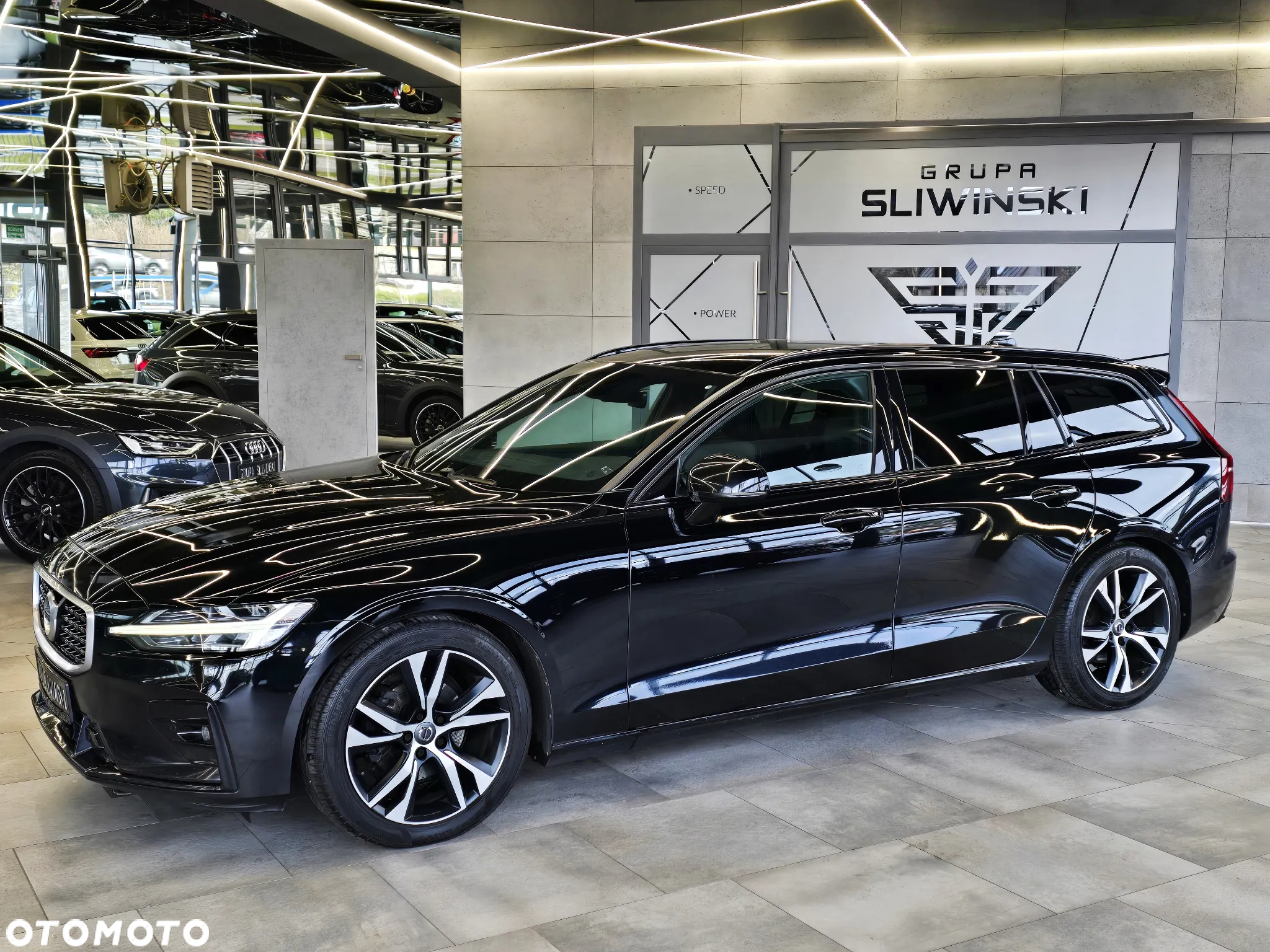 Volvo V60 D4 AWD Geartronic R-Design - 3