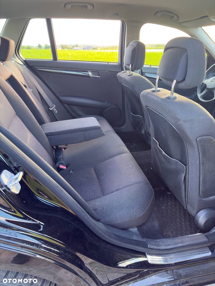 Mercedes-Benz Klasa C 220 CDI BlueEff Avantgarde - 22