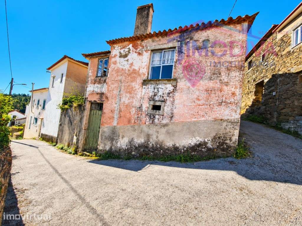 Casa Rústica com Potencial - Alvares, Góis